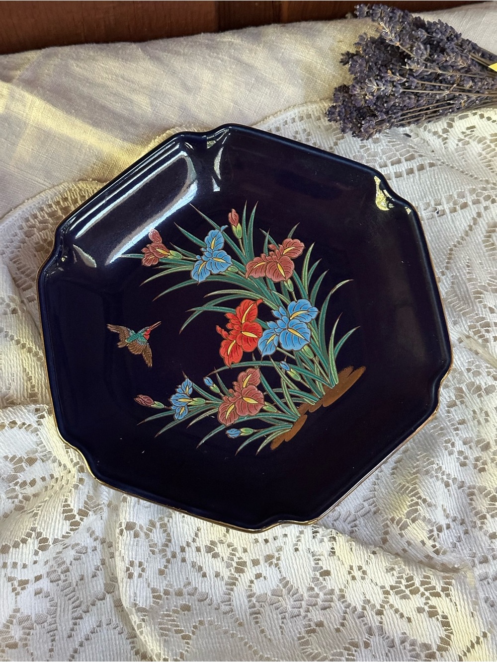 Toyo Japan Gosu Iris Hummingbird 8” Plate Porcelain 22K Gold Octagonal